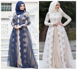 Robes de soirée musulmanes 2018 Appliques de dentelle à manches longues Une ligne élégante train de balayage arabe robes de bal 2486566