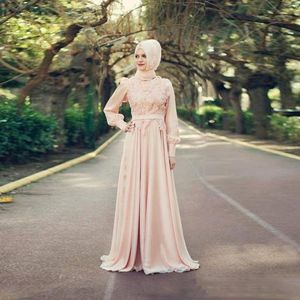 2018 Moslim Perzik Trouwjurken Hoge Hals Lange Mouwen Applique Floral Formele Bruidsjurken Belt Vestito Bambina Bianco Dubai Abaya