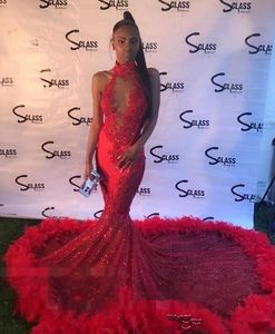 Sexy Red Feather Mermaid 2K19 Vestidos de baile 2019 Backless Halter Vintage Lace Plus Size Black Girls Vestido de fiesta de noche formal árabe africano