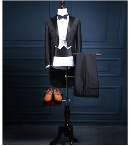 2018 Nouvelle Arrivée Classique Brillant Noir Queue Manteau Marié Tuxedos Groomsman Costume Sur Mesure De Mariage Dîner Costumes Tailcoat (Veste + Pantalon + Gilet + Arc