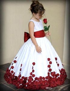 Élégant ras du cou Satin Une ligne robes de filles de fleur 2019 Nouveau 3D Floral Applique Bow Sash Longueur de plancher Robes de fête d'anniversaire de filles