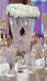 2018 Nouveau arrivée grande pièce maîtresse de mariage en cristal cristal stand gâteau de gâteau fleur de chandelier stand de mariage pilier9259167