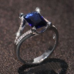 2018 Nouvelle Arrivée Top Vente De Luxe Bijoux 925 En Argent Sterling Princesse Cut 4CT Bleu Saphir CZ Diamant Partie Hommes Bague De Mariage Anneau Cadeau