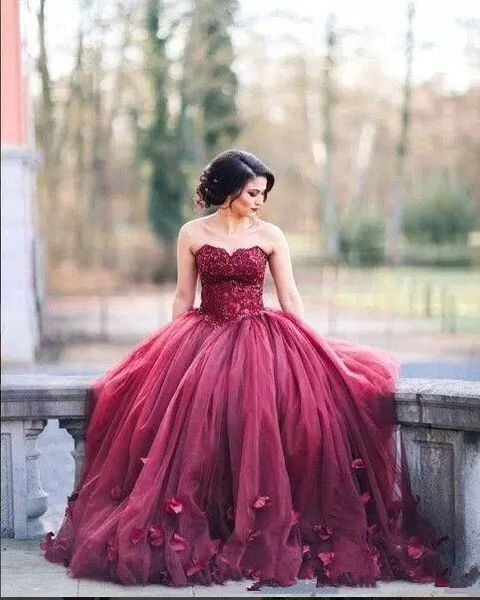 2018 nouvelle robe de bal sans bretelles bordeaux princesse Quinceanera robes dentelle corsage taille Basque dos nu longues robes de bal QQ03