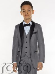 2018 Nieuwe Ontwerp Grijze Jongens Tuxedo Goedkope Drie Stukken Jongens Diner Suits Jongens Formele Pakken Smoking voor Kinderen TuxedoJacket broek vest ti334i