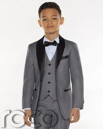 2018 Nieuw ontwerp Gray Boys Tuxedo goedkope drie stukken jongens diner pakken jongens formele pakken smoking voor kinderen smoking