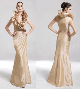 2018 Nuevo diseñador Halter Champagne A Line Homecoming Dress Popular Novie de noche Vestido de noche de novias Prom Gow7433960