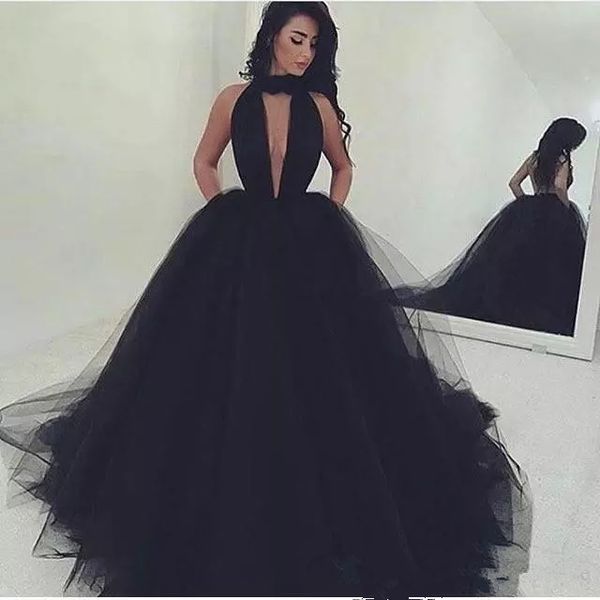 2018 Nuevo elegante con cuello en V Vestido de fiesta negro Tul Vestidos de baile Halter Vestidos de noche sin espalda sexy con bolsillos Fiesta de tren de barrido largo Q88