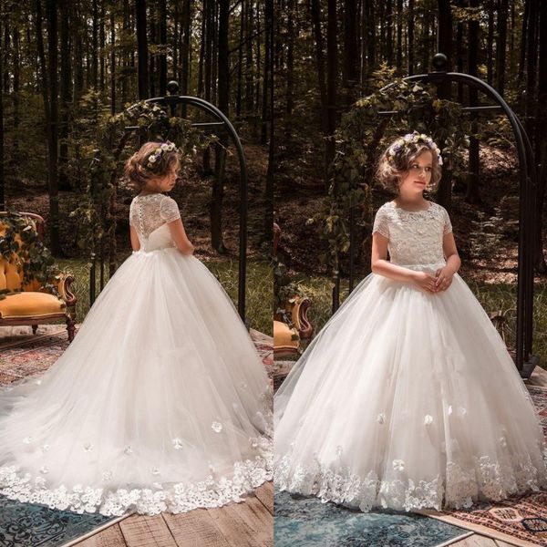 2018 nouvelles robes de fille de fleur de mariage bijou cou manches courtes une ligne tribunal train 3D appliques florales dentelle et tulle enfants robes de soirée