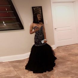 2018 Nieuwe Sexy Elegante Avondjurken Sweetheart Illusion Gold Crystal Beaded Mermaid Black Mouwloze Plus Size Party Prom jurken vestido