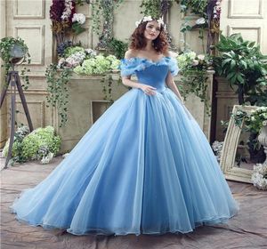 2018 Nuevos vestidos de pelota azul de stock vestidos de quinceanera debutante Princess Gowns de 15 años BQ505615537