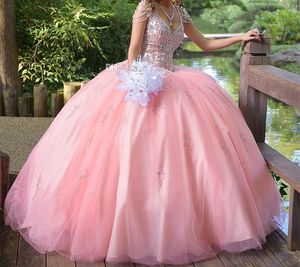 2018 Nieuwe Prachtige Puffy Ball-toga Quinceanera Jurken Crystals voor 15 jaar Sweet 16 Plus Size Pageant Prom Party Town