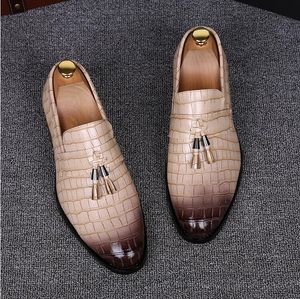 Luxe Zomer Mannen Tassel Point Teen Patroon Lederen Loafers Blauw Rood Geel EUR Maat 38-43 Bruiloft Dating Barber's Schoenen M536