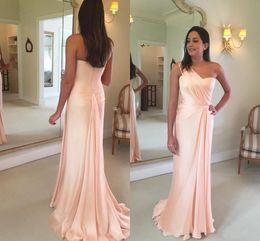 2023 El más nuevo Blush Pink Mermaid Árabe Vestidos para la madre de la novia Un hombro plisado Gasa Barrido Tren Invitado de boda personalizado Vestidos de noche