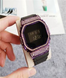 2018 Les plus récentes montres sportives de fonction toutes fonctions de montre étanche à LED LED de luxe pour hommes numériques Femmes Diamond Square Watch8727880