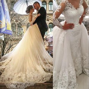 2021 Overskirts Baljurk Trouwjurken Bruidsjurken Juweel Hals Lange Mouwen Kant Applicaties Crystal Beaded Puffy V Back Plus Size Afneembare Trein