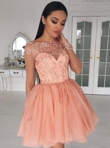 2018 Perzik korte mini Goedkope Cocktail Jurken Juweel Hals Lange Mouwen Kant Applique Beaded Prom Party Plus Size Formele Homecoming-jurken