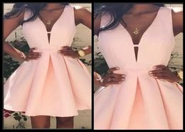 2018 Roze Korte Goedkope Homecoming Jurken V-hals Backless Stain Cocktailjurken Mini Stain Prom Feestjurk Toga6895297