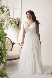 2018 Robes de mariée perlées grande taille avec plis col en V une ligne sans manches robe de mariée longueur de plancher à lacets dos robes de mariée