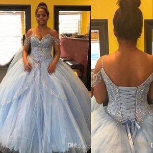 Lichtblauwe baljurk Quinceanera Jurken Spaghetti Straps Crystal Beads Tiered Off Shoulder Puffy Tulle Sweet 16 Party Prom Avondjurken