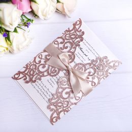 Rose Gold Glitter Laser Cut Invitations Cartes avec rubans beiges pour mariage de mariée Douche d'anniversaire d'anniversaire