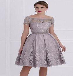 2018 Seksontwerp Korte mouwen Een lijn Homecoming Dress Mini Short Bridesmeisje avondjurk feestjurk Prom jurk met Lace3984674