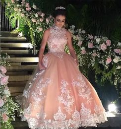 2018 Sexy Nieuwste Hoge Neck Quinceanera Jurken Baljurk Applicaties Beaded Prom Dresses voor verjaardagsfeestjurken Prom-jurk