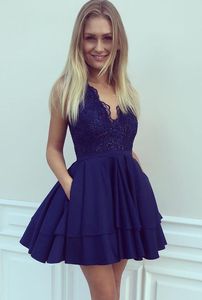 2021 Sexy Navy Blue Graduation Prom Dress Goedkope Short Designer V-hals Applique Kant Sequin A Line Ruched Homecoming Cocktail Jurkjurk