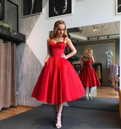 2018 Simple Élégant Rouge Robes De Soirée Spaghetti Sans Manches A-ligne Robes De Bal Retour Zipper Belle Custom Made Mi-mollet Robes De Cocktail