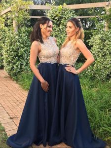 2018 Sparkly Goedkope Bruidsmeisjekleding Navy Blauw en Goud Sheer Hals Major Kralen Vloer Lengte Een Lijn Bruiloft Gastfeest Prom Avondjurken