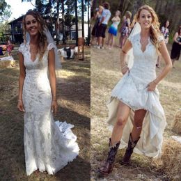 2018 Vestidos de novia de campo vintage Cuello en V Mangas casquillo Longitud del piso Vestidos de novia de encaje Vaqueras Alto Bajo Sin espalda Nupcial Weddin333j