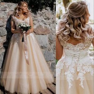 2023 Vestidos de novia Vestidos de novia Champán claro Una línea Apliques de encaje blanco Botones cubiertos Corsé Espalda Longitud del piso Tul País Playa vestido de novia