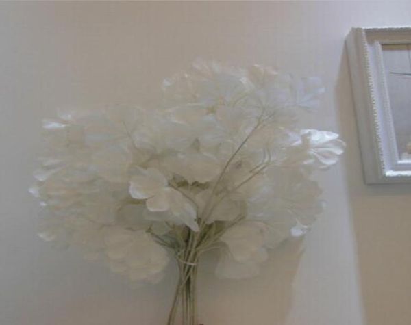 2018 accessoires de mariage blanc route fleur scène fond décoration fleur blanc artificiel ginkgo biloba feuilles blanches 2257177