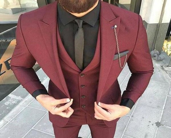 2018 Vins Red Mens Mariding Costumes Slim Fit Tuxedos Tuxedos Peak Abel Men Blazers Veste 3 pièces de la soirée de garniture Prom6917486