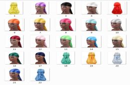 2019 22 selección de colores Men039s Satin Durags Bandana Turbante Pelucas Hombres Silky Durag Headwear Diadema Sombrero de pirata Accesorios para el cabello 1525641