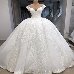 2019 Arabo Dubai Plus Size Abito da ballo principessa Abiti da sposa Scollo a V Applique in pizzo Sweep Train robe abito da sposa vestido de nov2032