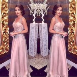 2019 Arabe Élégant Blush Rose Robes De Soirée Longue A-ligne Sexy Bretelles Col En V Major Perles Prom Party Tapis Rouge Robe Filles Page210n