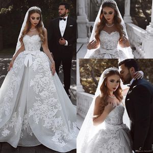 Pas cher Arabe Magnifique Robe De Bal Robe De Mariée Chérie Dentelle Appliques Paillettes Ceinture Arc Sans Manches Balayage Train Puffy Tulle Robes De Mariée