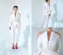 2019 AzziOsta Robes De Bal Blanches Col En V À Manches Longues Femmes Combinaison Dentelle Appliques Perles Sur Mesure Robe De Soirée Robe De Fiançailles1330777