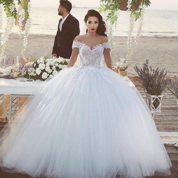 2019 robe de bal robes robes de mariée hors de l'épaule V cou dentelle Appliques gonflés tulle robe de mariée arabe robe de mariage balayer