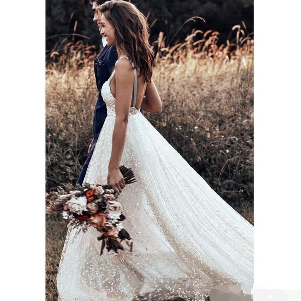 2019 Vestidos de novia de onda bohemia Escote espagueti Sin espalda Vestidos de novia de playa Vestido de novia de tul País Vestido De Novia313M