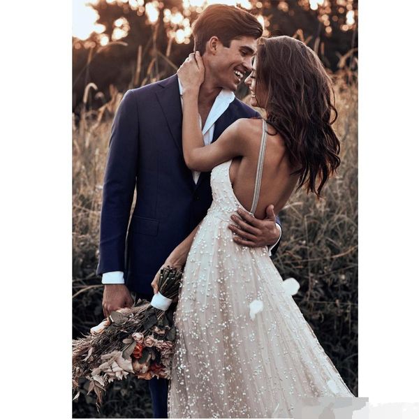 2019 Vestidos de novia de onda bohemia Escote espagueti Sin espalda Vestidos de novia de playa Vestido de novia de tul País Vestido De Novia2015