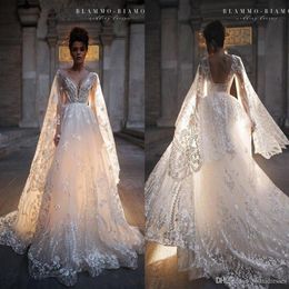 2019 Vestidos de novia bohemios Escote en v Sin espalda sexy Tren de barrido Mangas de campana Vestidos de novia boho Apliques de encaje Playa Tallas grandes Weddi2336