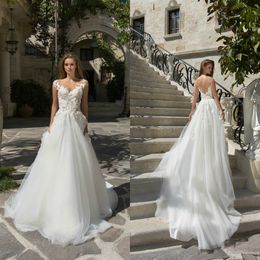 2019 Bohemian Trouwjurken V-hals korte mouwen Een lijn Hollow Back Sweep Trein Boho Trouwjurk Custom Made Beach Bridal Towns