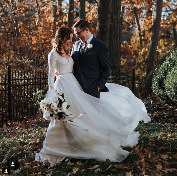 2019 Boho robes de mariée en dentelle une ligne col en V à manches longues ceinture en mousseline de soie balayage train jardin plage robes de mariée robe de novia