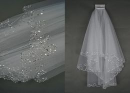 2019 Bridal Veils Vele Veille Robe de mariée Boue nuptiale Perles Edge Tulle Deux couches avec peigne Ivoire blanc pas cher en stock6406761