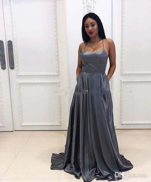 2019 Vestidos de dama de honor Gris oscuro Una línea de vestidos de baile Halter Satén Vestido formal para niñas Vestidos largos de noche con bolsillos M76