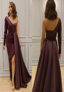 2019 Bourgondische Arabische jurken Avondslijtage Een schouderzijde Split formele promjurken Lace Applique kralen lange mouw feestjurk4907076