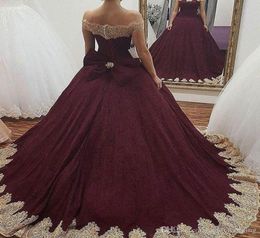 2019 Bourgogne Quinceanera robe Princesse Arabe Dubai Off épaule Sweet 16 âges Long Girls Prom Party Pageant Gown plus taille Cust1322604