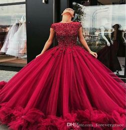 2019 Burgoundy Quinceanera Dress Princess Puffy Cap Sanges Apliques Sweet 16 Edades Long Girls Prom Party Pageant Bown Plus Tamaño CUS3814987